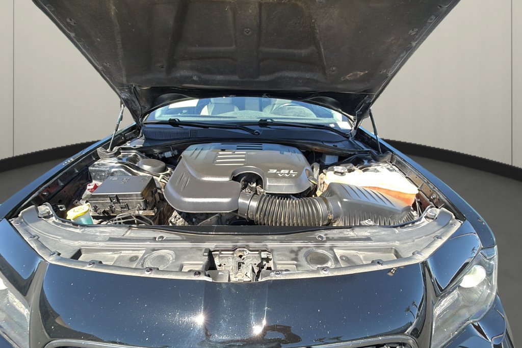 Used 2022 Chrysler 300 Touring w/ Sport Appearance Package RWD image 9