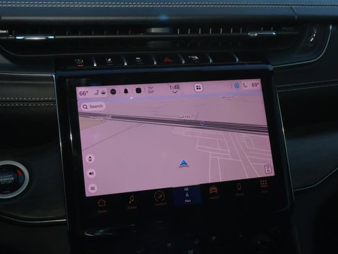 Used 2025 Jeep Grand Cherokee Overland image 31