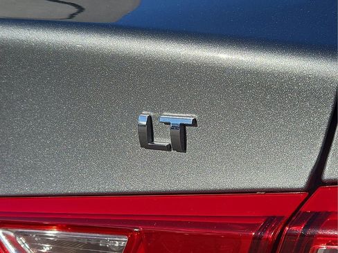 Used 2024 Chevrolet Malibu LT image 30