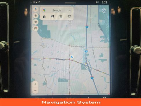 Used 2023 Volvo XC40 B5 Plus image 17