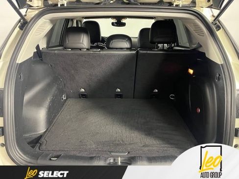 Used 2018 Jeep Compass Trailhawk w/ Leather Interior Group AWD/4WD image 12