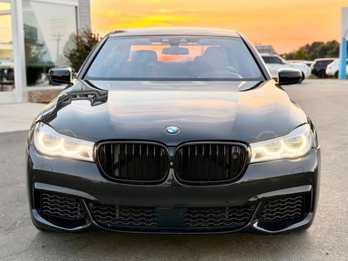 Used 2018 BMW M760i xDrive AWD/4WD image 6