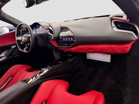 Used 2023 Ferrari SF90 Spider image 31