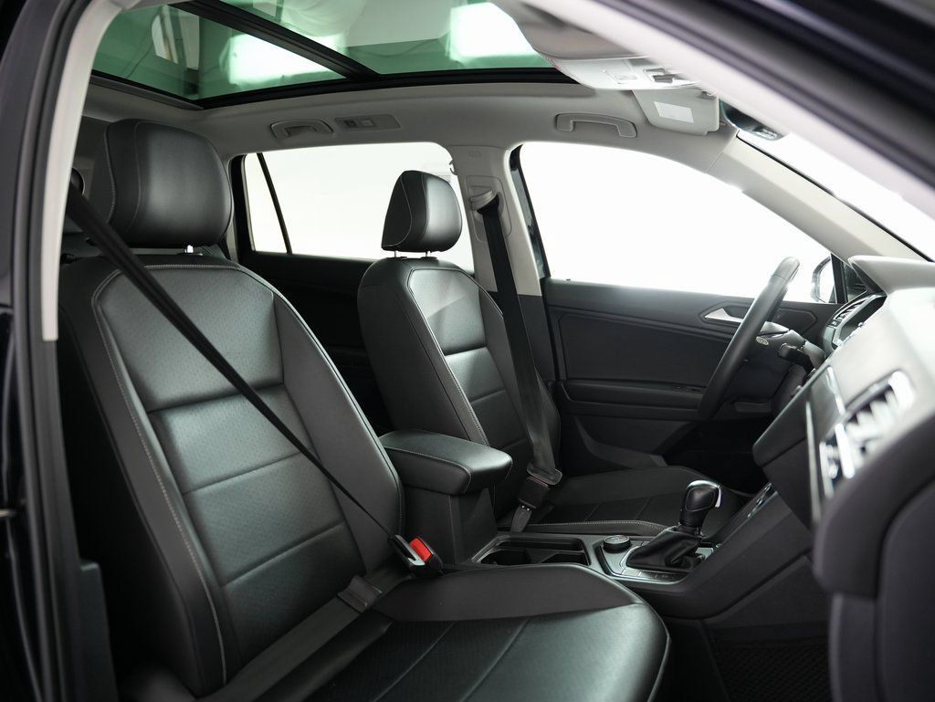 Used 2021 Volkswagen Tiguan SE w/ Panoramic Sunroof Package AWD/4WD image 57