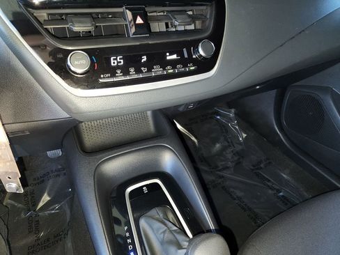 Used 2025 Toyota Corolla LE image 20