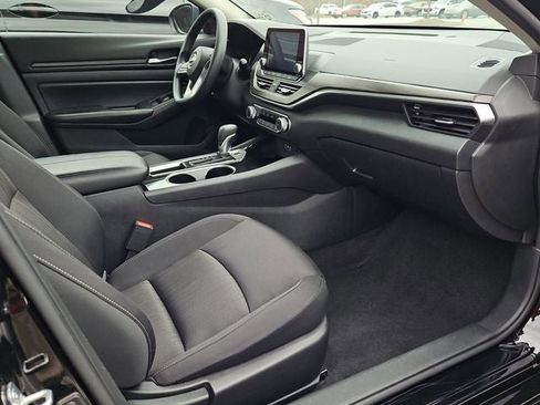 Used 2024 Nissan Altima 2.5 SV image 11