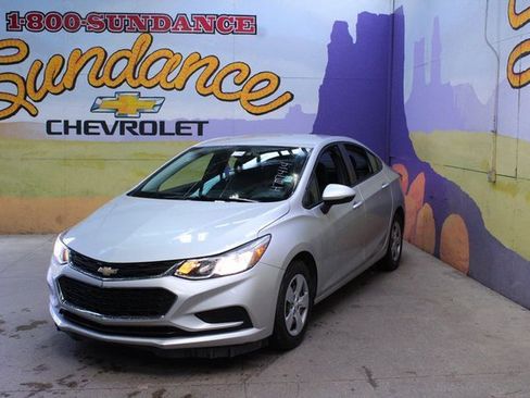 Used 2017 Chevrolet Cruze LS image 2