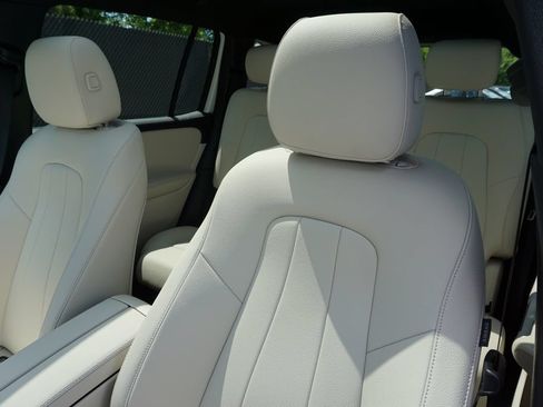 Certified 2025 Mercedes-Benz GLB 250 image 41