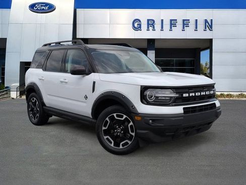 Used 2022 Ford Bronco Sport Outer Banks w/ Tech Package AWD/4WD image 2