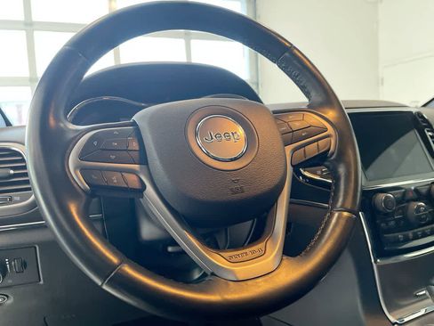 Used 2021 Jeep Grand Cherokee Limited image 14