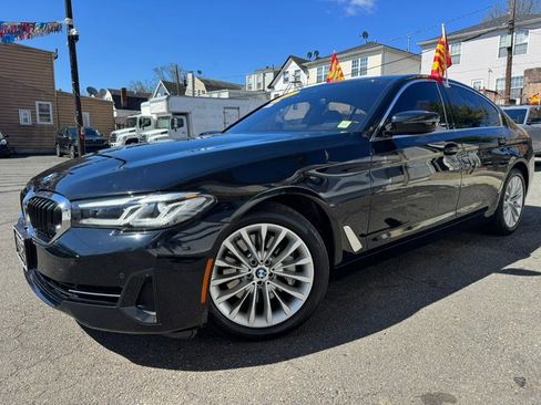 Used 2022 BMW 530i xDrive w/ Premium Package image 2