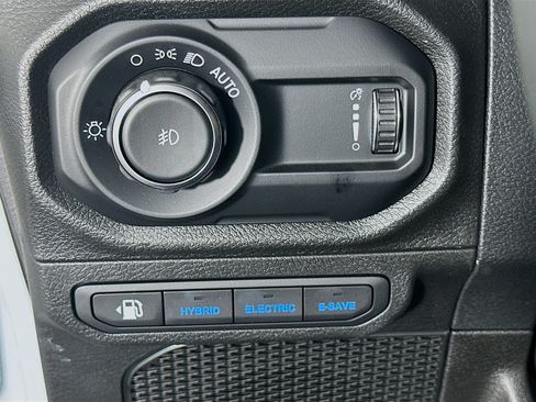 Used 2024 Jeep Wrangler Unlimited w/ Convenience Group AWD/4WD image 16