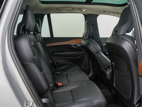 Used 2023 Volvo XC90 B6 Plus AWD/4WD image 12