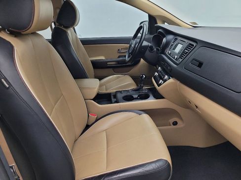 Used 2016 Kia Sedona LX w/ LX Essentials Premium Package image 21