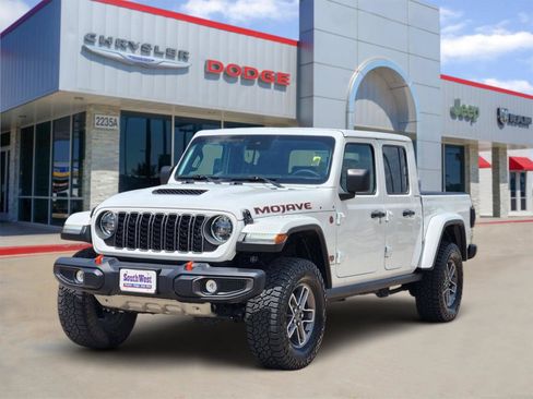 Used 2025 Jeep Gladiator Mojave w/ Convenience Group AWD/4WD image 2