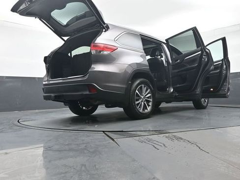 Certified 2019 Toyota Highlander XLE image 53