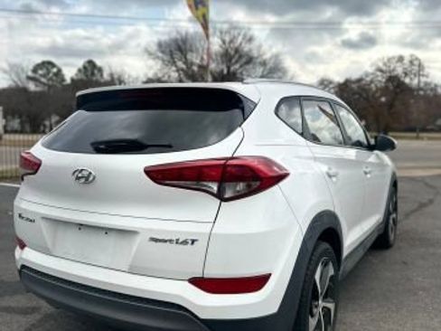 Used 2016 Hyundai Tucson Sport image 5