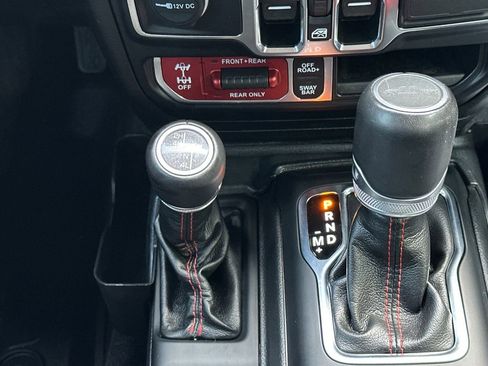 Used 2022 Jeep Gladiator Rubicon w/ Cold Weather Group image 24