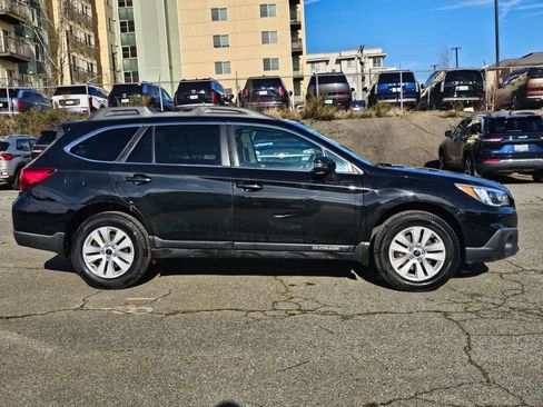 Used 2015 Subaru Outback 2.5i Premium image 9