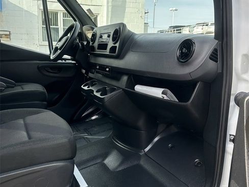 Used 2023 Mercedes-Benz Sprinter 2500 image 28