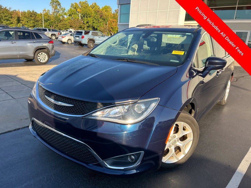 Used 2018 Chrysler Pacifica Touring Plus w/ Tire & Wheel Group FWD image 11