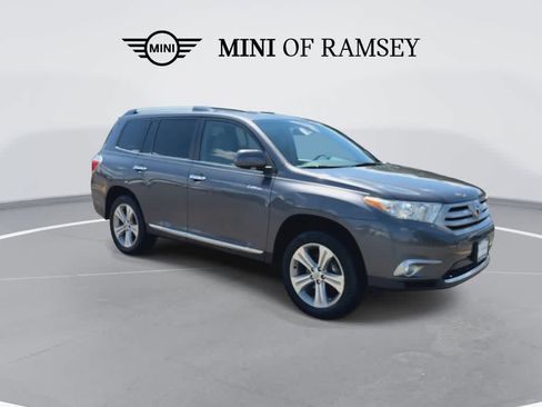 Used 2011 Toyota Highlander Limited w/ Tow Pkg AWD/4WD image 2