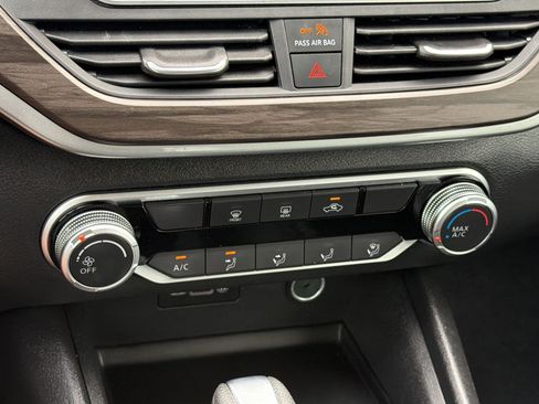 Used 2025 Nissan Altima 2.5 SV FWD image 19