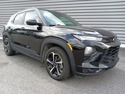 Used 2022 Chevrolet TrailBlazer RS w/ Sun and Liftgate Package image 1