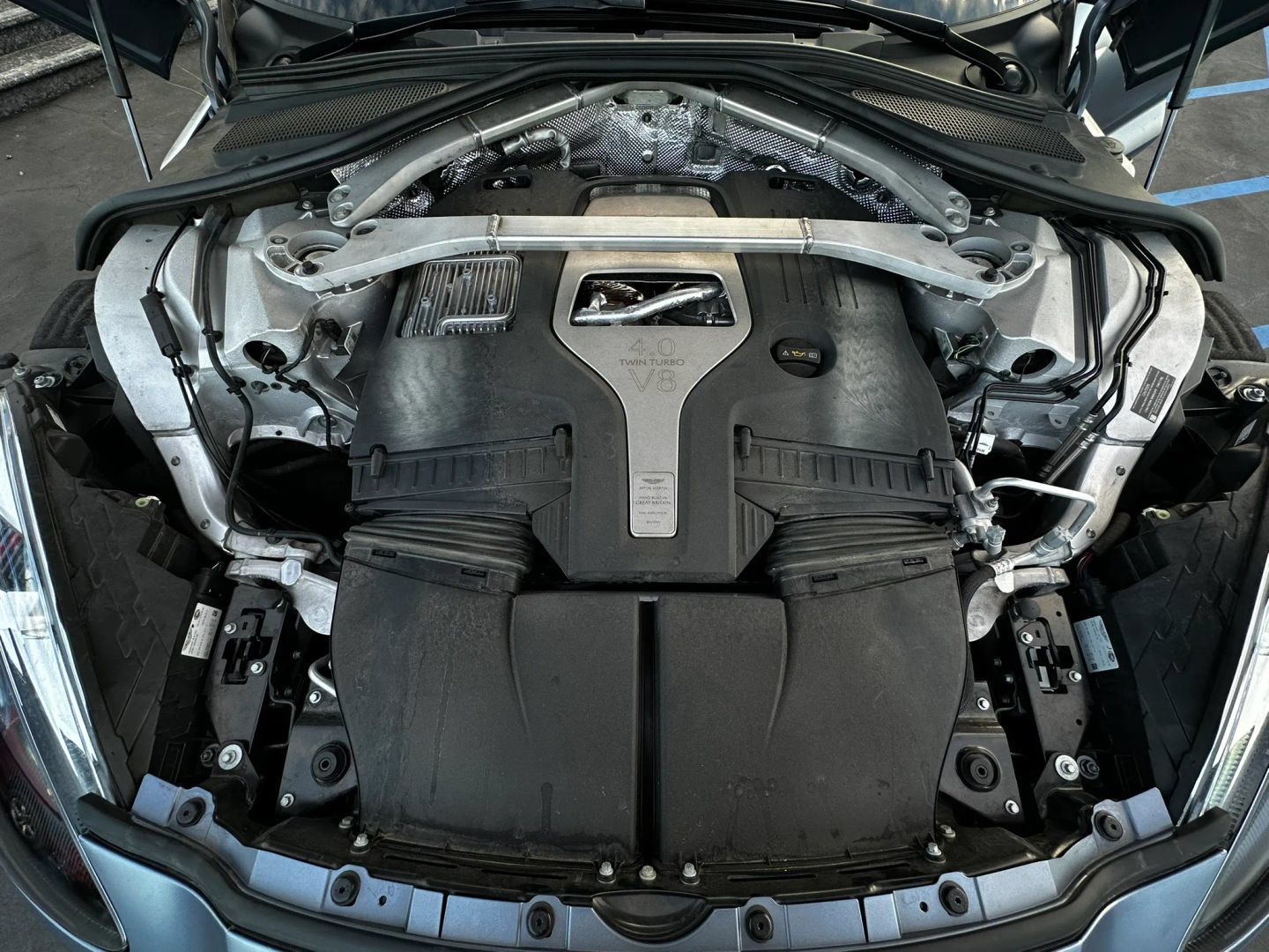 Used 2021 Aston Martin DBX AWD/4WD image 32