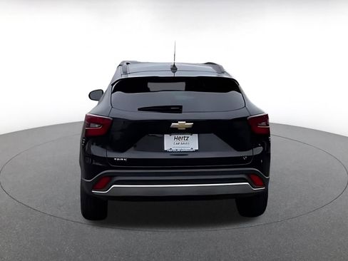 Used 2025 Chevrolet Trax LT w/ LT Convenience Package image 7