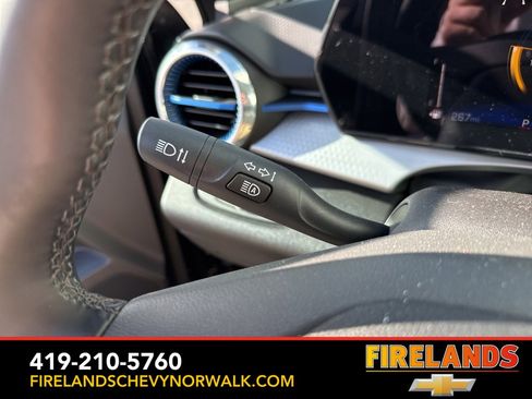 Used 2025 Chevrolet Trax LT w/ LT Convenience Package image 9