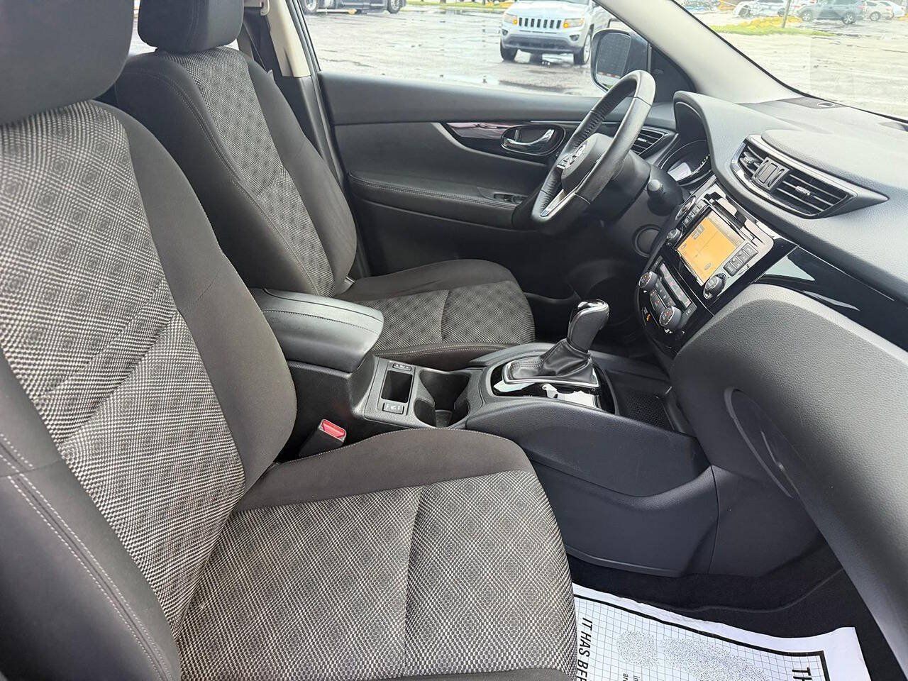 Used 2017 Nissan Rogue Sport SV w/ SV Premium Package FWD image 21