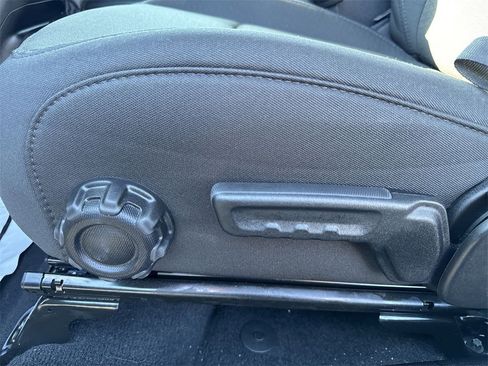 Used 2023 Jeep Gladiator Sport image 18