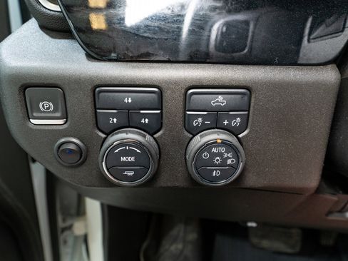 Used 2024 Chevrolet Silverado 2500 LT w/ Convenience Package image 28