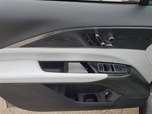 Certified 2024 Cadillac Lyriq Luxury image 17