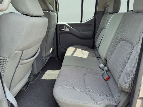 Used 2020 Nissan Frontier SV w/ Midnight Edition Floor Mats image 11