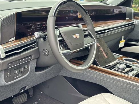 New 2026 Cadillac Escalade Platinum Sport w/ LPO, ONYX Package AWD/4WD image 22