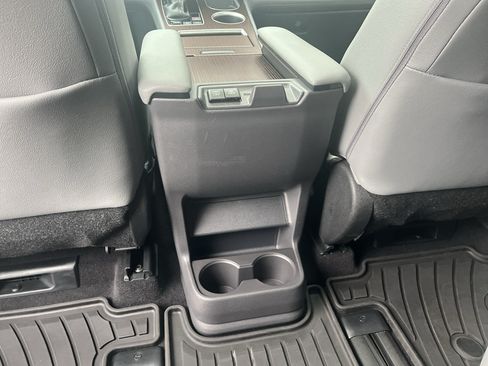Used 2022 Toyota Sienna XLE AWD/4WD image 8