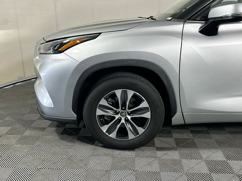 Used 2023 Toyota Highlander XLE FWD image 11
