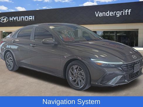 Used 2024 Hyundai Elantra SEL FWD image 4