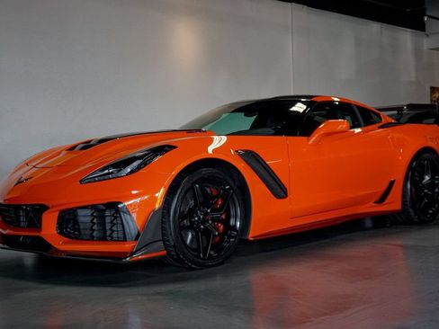 Used 2019 Chevrolet Corvette ZR1 RWD image 3