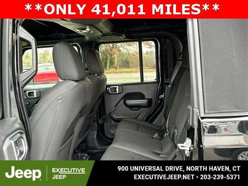 Certified 2021 Jeep Gladiator Willys image 21