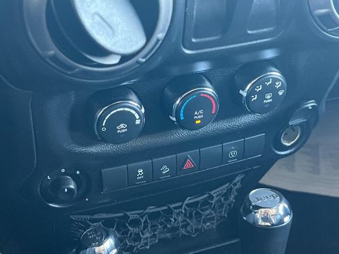 Used 2018 Jeep Wrangler Sport AWD/4WD image 18
