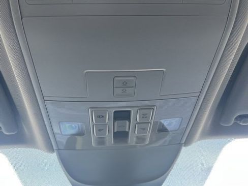 Certified 2023 Volkswagen Taos SE w/ Panoramic Sunroof Package image 23