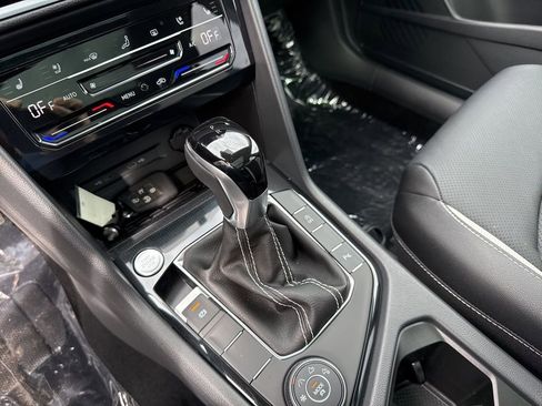 New 2025 Volkswagen Taos SEL image 21