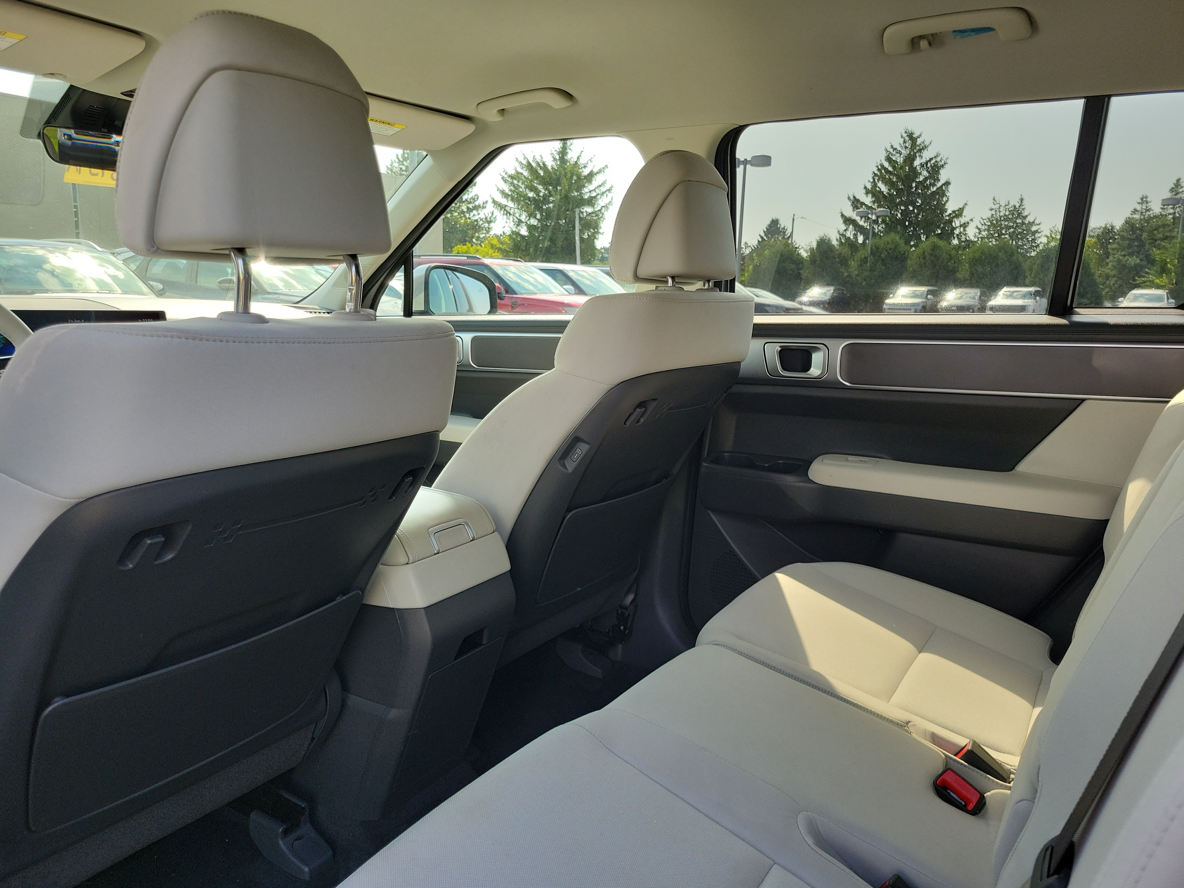 Used 2025 Hyundai Santa Fe SE AWD/4WD image 14