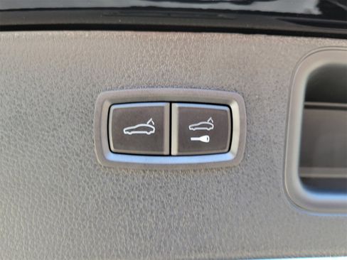 Certified 2025 Porsche Macan image 32