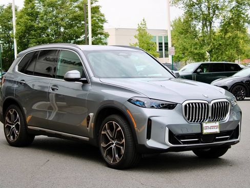 Used 2025 BMW X5 sDrive40i w/ Premium Package RWD image 2