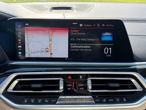 Used 2021 BMW X7 M50i w/ Dynamic Handling Package AWD/4WD image 17