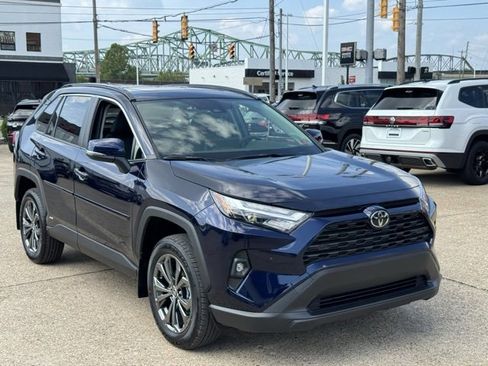 Used 2025 Toyota RAV4 XLE Premium image 7